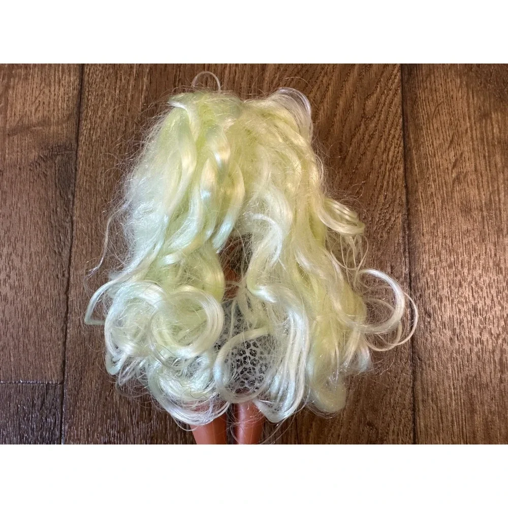 LOL Surprise OMG Lady Diva Fashion Doll Blonde Articulated Series‎ 1 Skirt Shirt